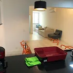 Novíssimo 2 quartos na quadra da praia