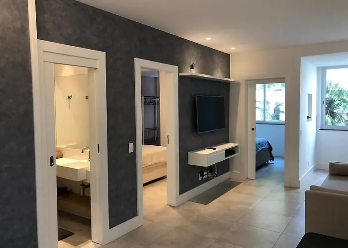 Novissimo 2 Quartos Na Quadra Da Praia